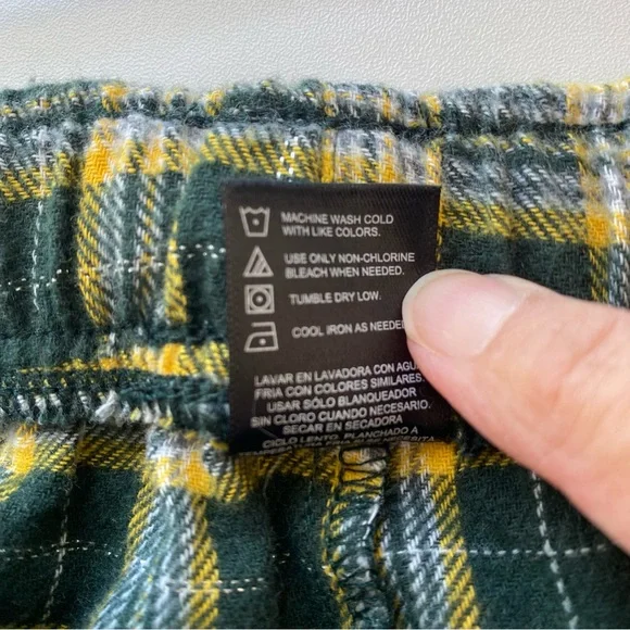 Like NEW NFL Green Bay Packers Plaid Flannel Pajama Set - Button Down Top & Pant